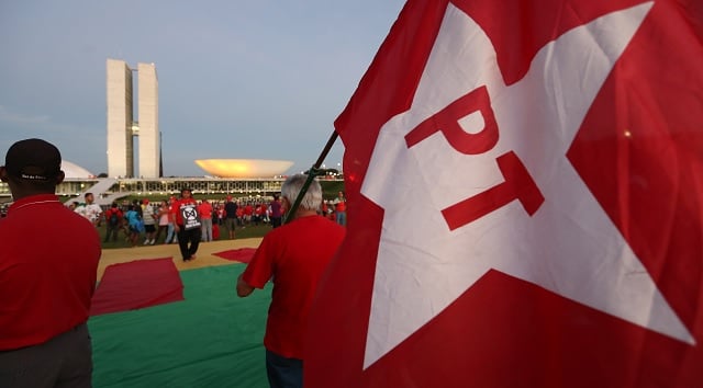 Benevides acusa PT de abandonar base e priorizar cargos