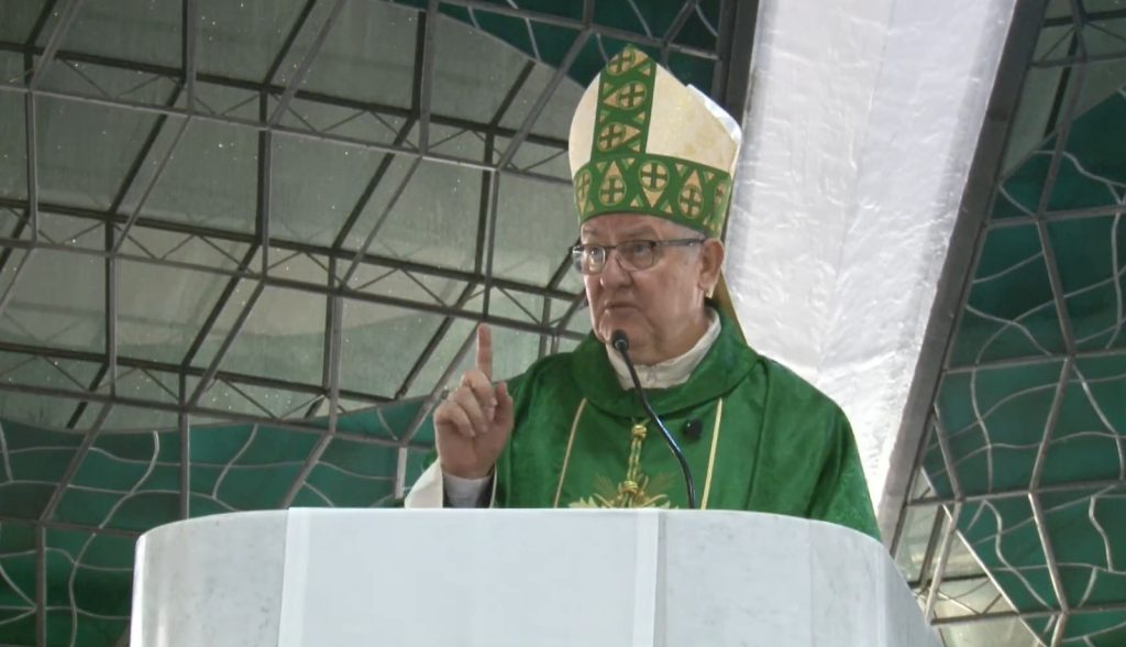 Bispo de Formosa pede a Nossa Senhora que livre o Brasil da peste, fome e comunismo