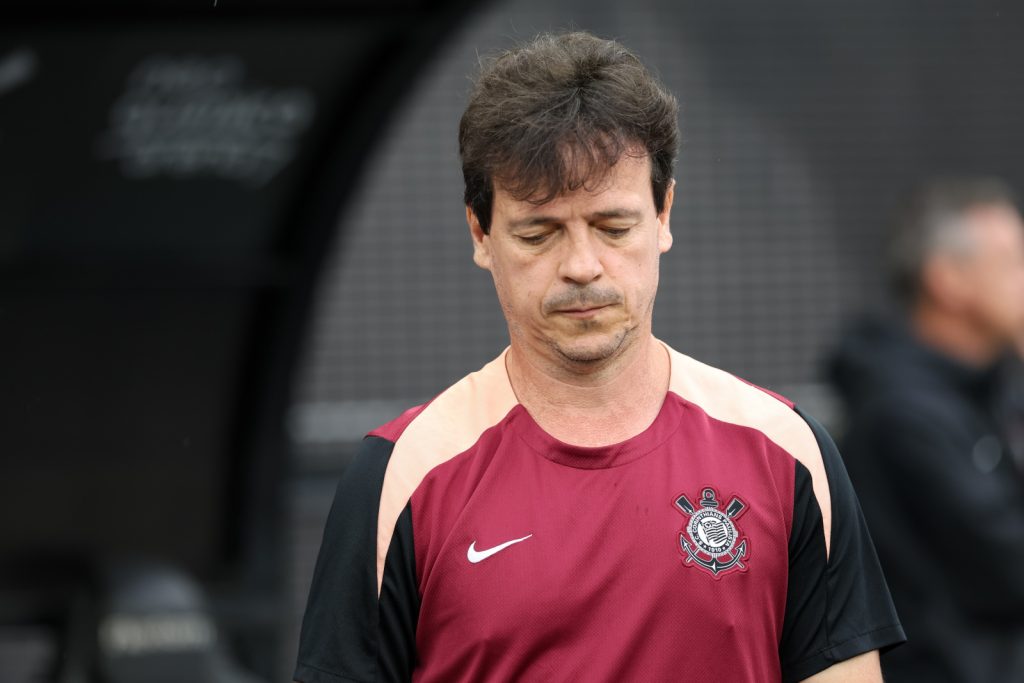 Corinthians demite Fernando Diniz após sétima derrota seguida no Brasileirão