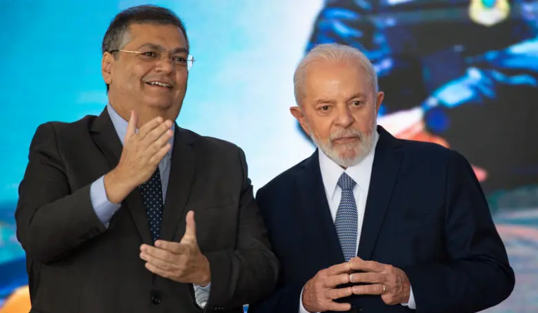 Dino manda PF investigar suposto financiamento estrangeiro à campanha de Flávio
