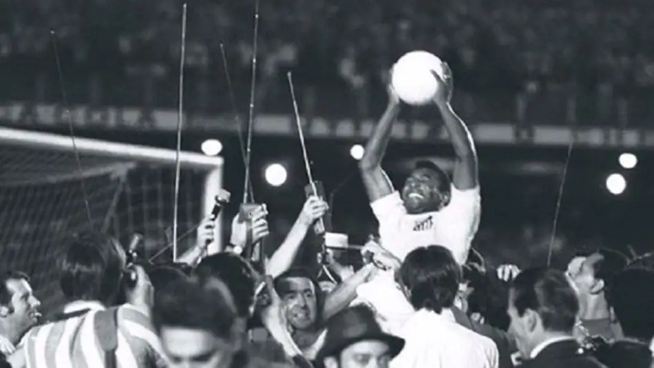 Disco do milésimo gol de Pelé é resgatado após décadas