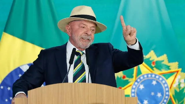 Estadão acusa Lula de avacalhar a liturgia da Presidência