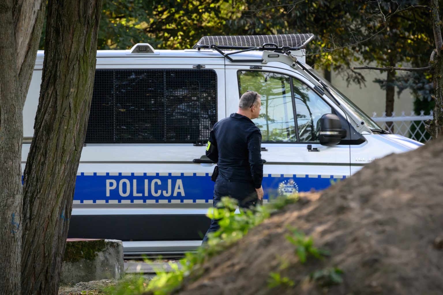 Ex-aluno de 15 anos invade escola, mata funcionária e é detido
