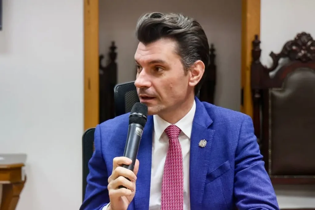 Famílias exigem respostas após ex-delegado admitir falhas no caso Orelha
