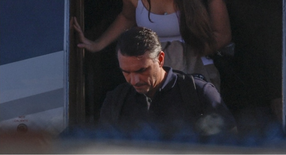 Flávio Bolsonaro desembarca em Miami com esposa e duas filhas
