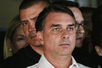 Flávio Bolsonaro promete articular bancada no Congresso contra governo Lula