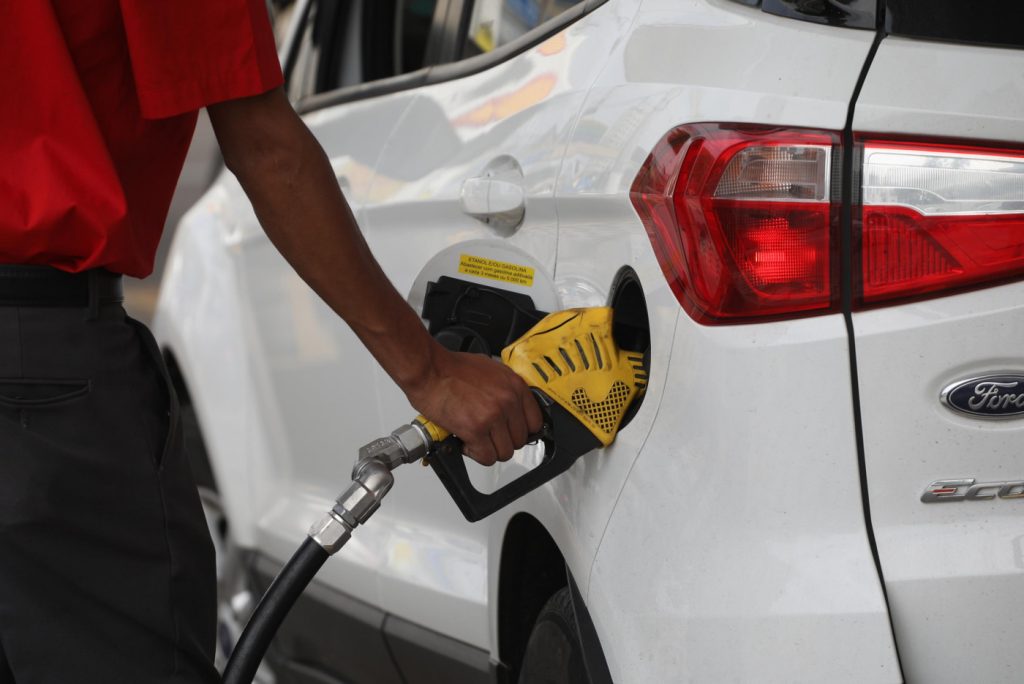 França e Alemanha fecham acordo que afrouxa metas de CO2 até 2035