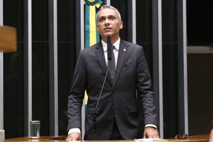 Gayer convoca aliados para 'Tropa do Flávio' e mira 2 milhões