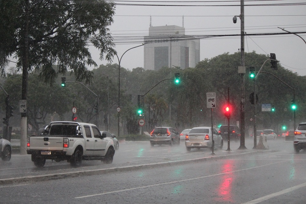 Inmet emite alerta amarelo por temporais no Sudeste durante o feriado