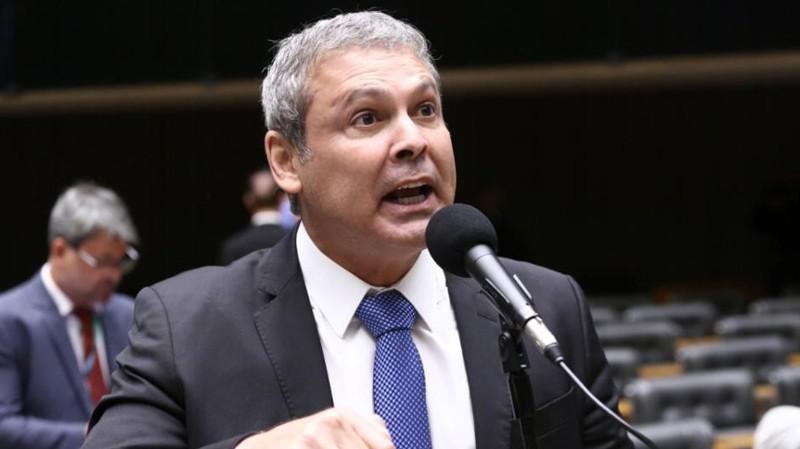 Justiça do DF nega retratação e dá 15 dias para Flávio provar acusações