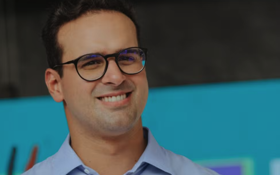 Lucas Ribeiro vence no 1º turno e garante governo da Paraíba com 64,41%
