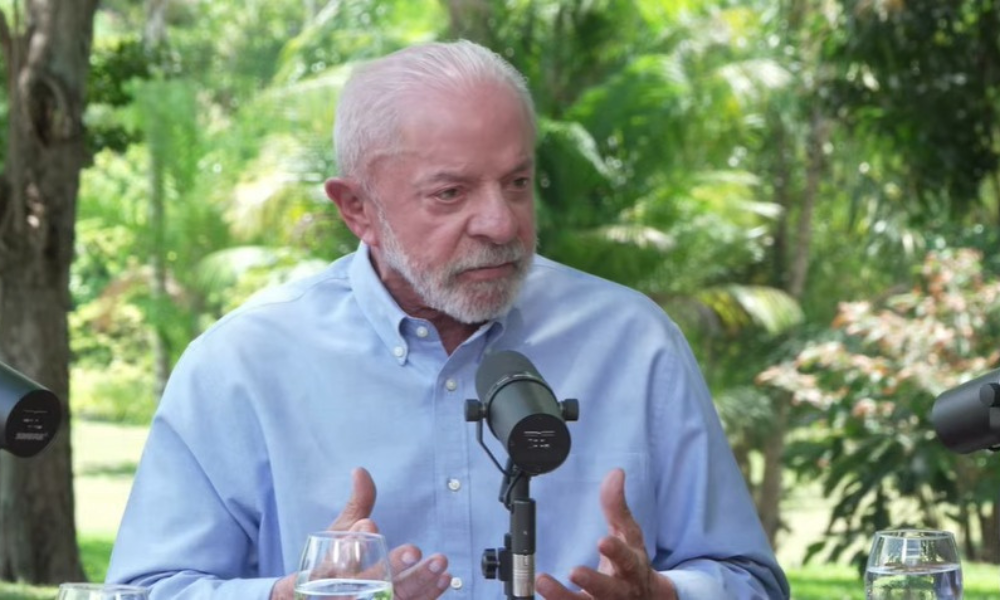 Lula anuncia ação contra suspensão de canal e critica Justiça Eleitoral