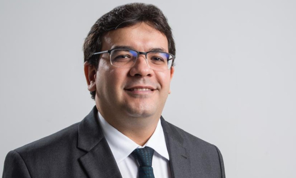 Matemático e mestre em economia, Rafael Fonteles disputa reeleição no Piauí