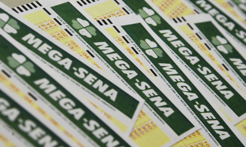 Mega-Sena acumula e chega a R$ 150 milhões; sorteio é quarta