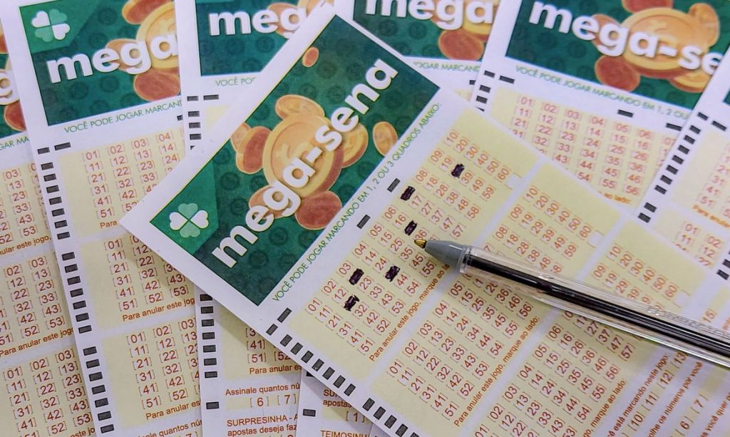 Mega-Sena acumula e prêmio salta para R$ 305 milhões