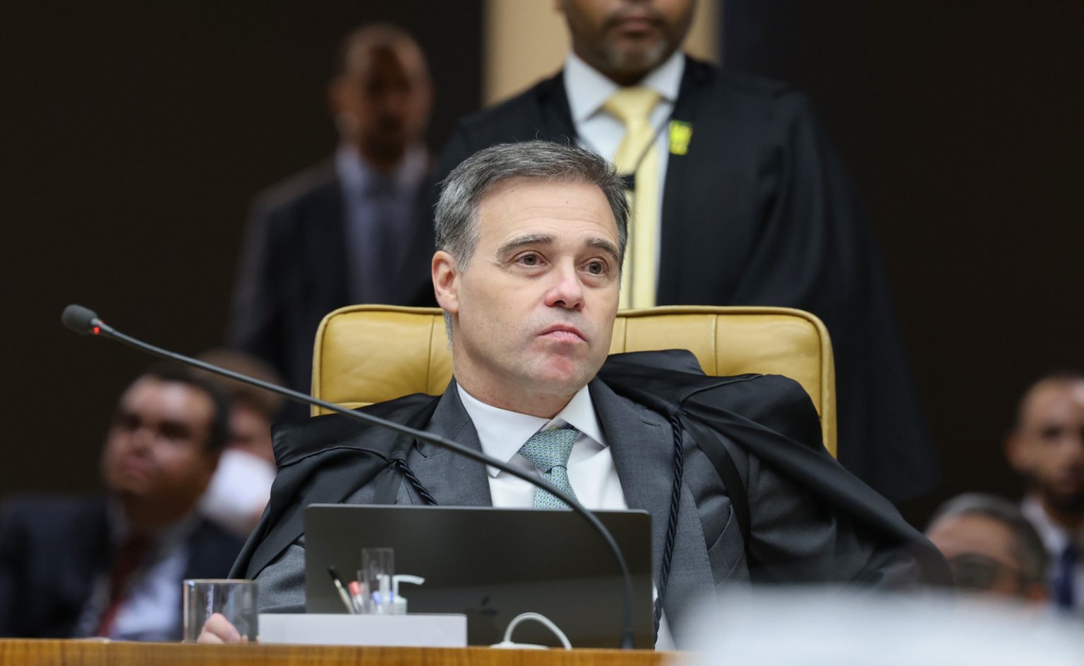 Mendonça rejeita pedido de resposta de Flávio Bolsonaro e PL