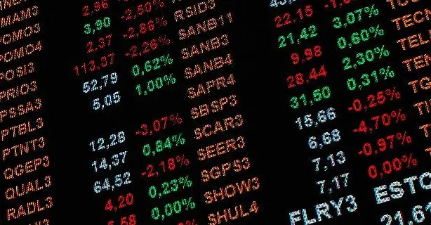 Mercado reage ao 'terremoto' eleitoral: real sobe e Bolsa oscila
