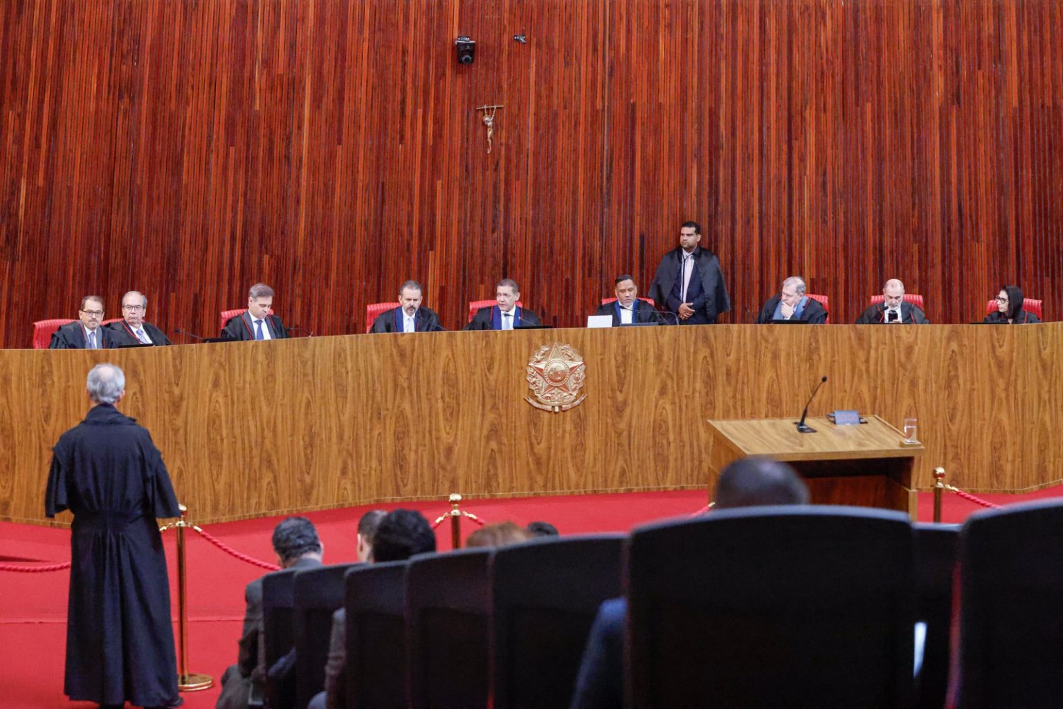 Meta nega favorecer candidatos e detalha ações ao TSE