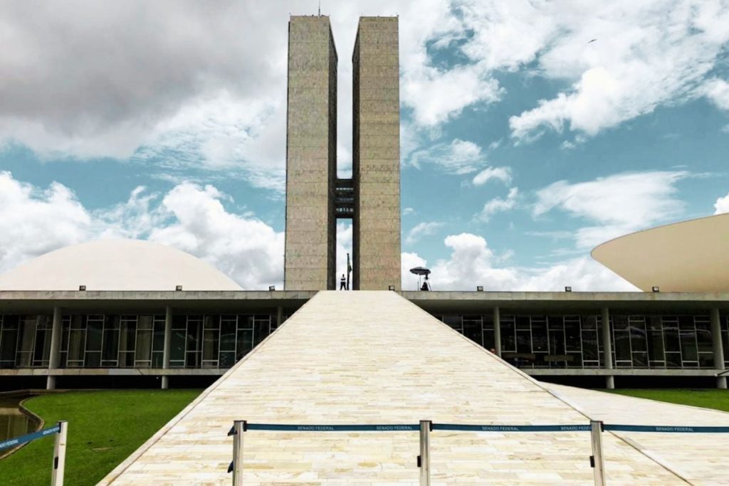 Metade dos senadores eleitos defende impeachment de ministros do STF