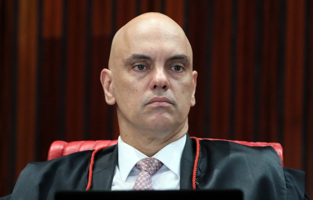 Moraes multa advogado em R$5 mil por uso de comando de IA