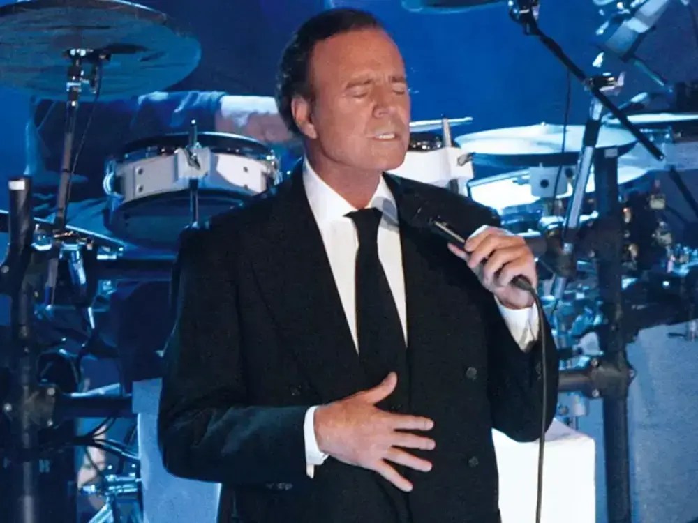 MP da Espanha recomenda investigação contra Julio Iglesias