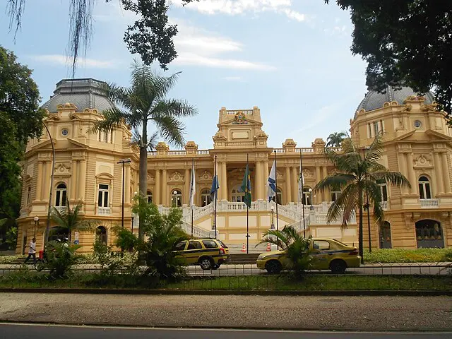 Nove candidatos disputam o Palácio Guanabara em 2026; patrimônio varia