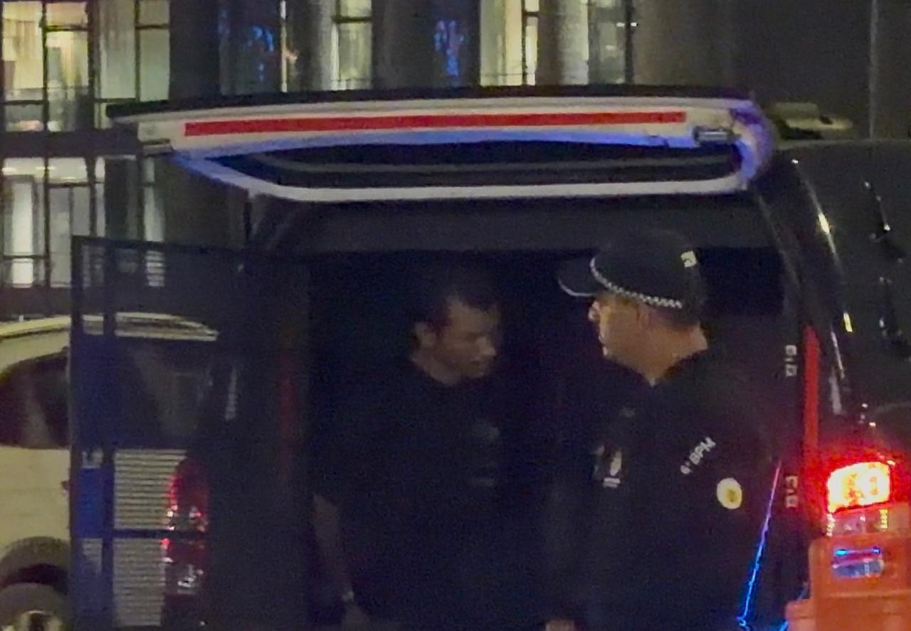 Polícia prende homem que lançou mochila em ponto de ônibus ao lado do STF