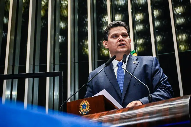 Senado vota PEC que acaba com jornada 6×1 em 14 de outubro