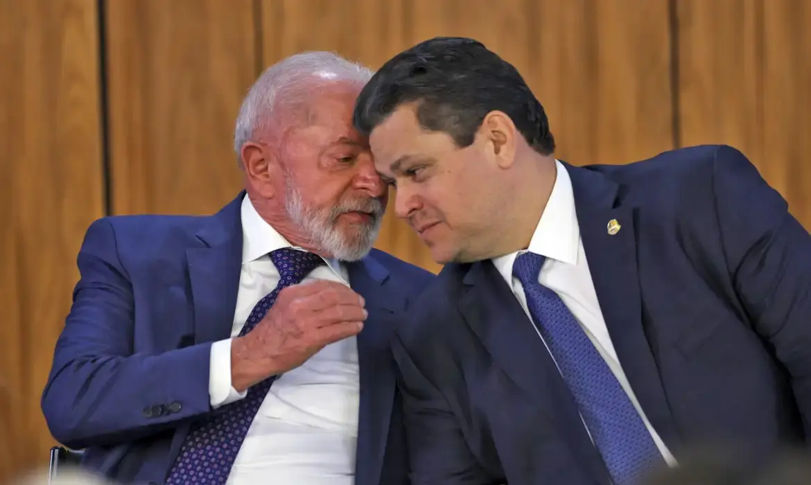 Senado vota PEC que pode acabar com escala 6×1 e reduzir jornada