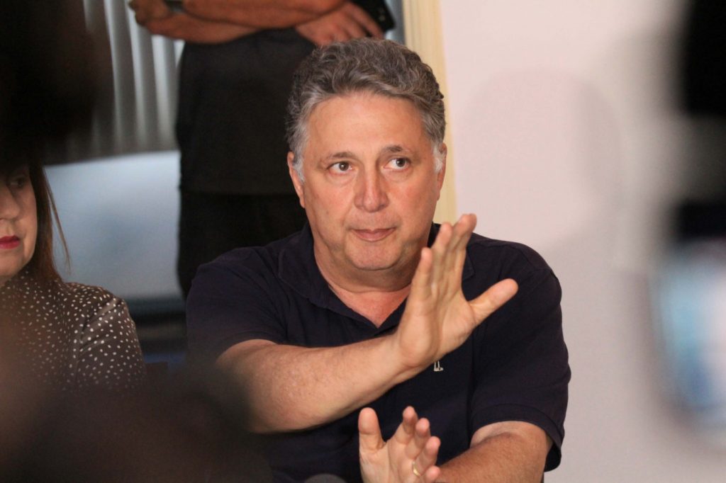 TSE anula votos de Garotinho e confirma vitória de Douglas Ruas no 1º turno