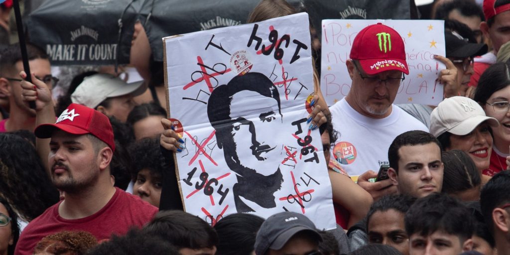 TSE manda suspender vídeo de campanha de Lula que acusa Flávio
