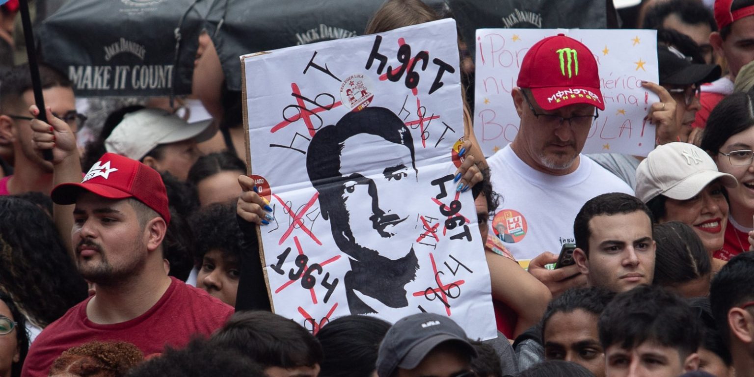 TSE manda suspender vídeo de campanha de Lula que acusa Flávio