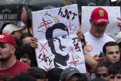 TSE manda suspender vídeo de campanha de Lula que acusa Flávio